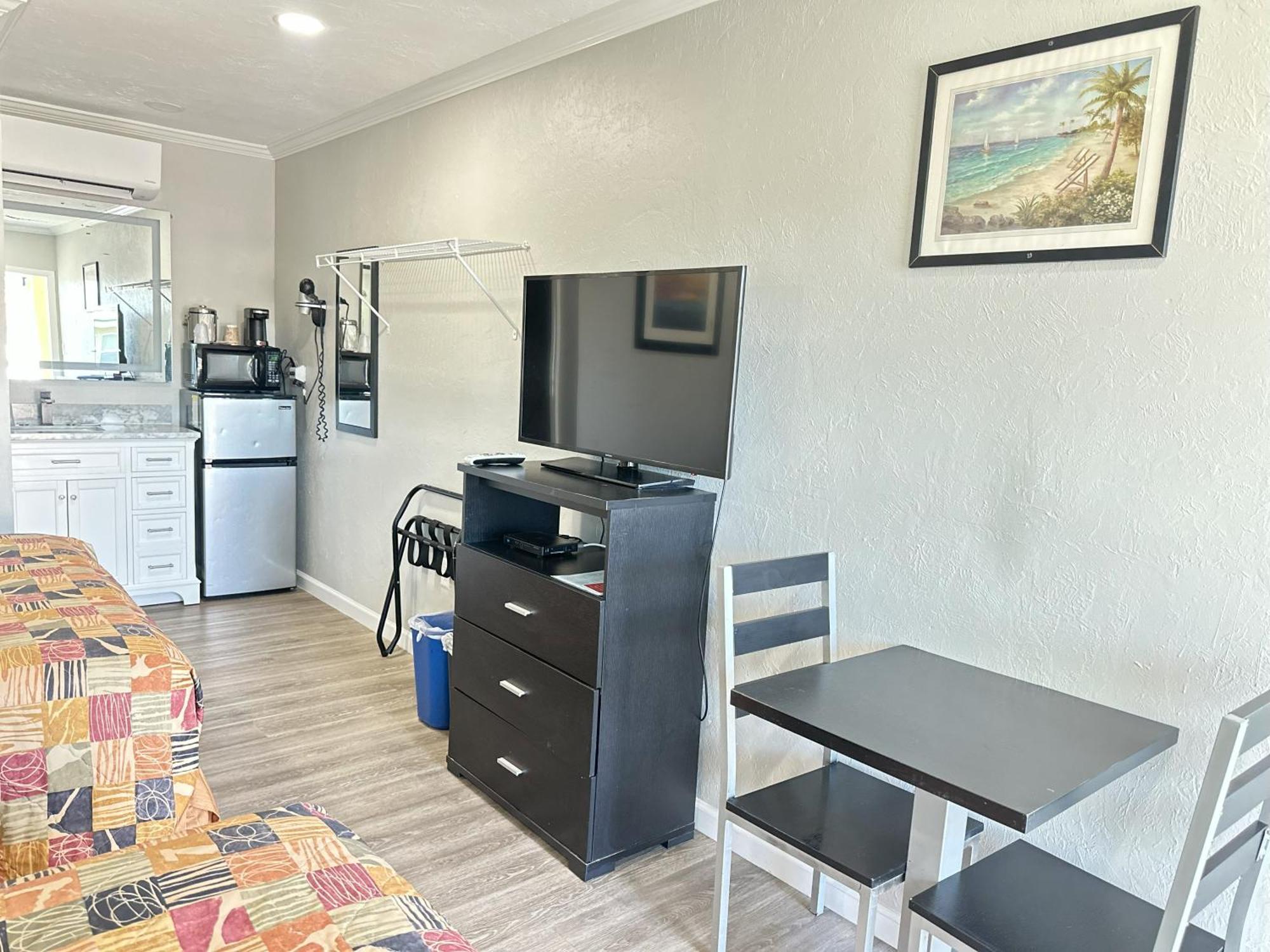 Sunshine Inn & Suites Venice, Florida Exterior photo