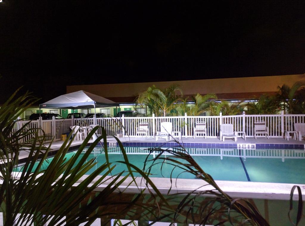 Sunshine Inn & Suites Venice, Florida Exterior photo