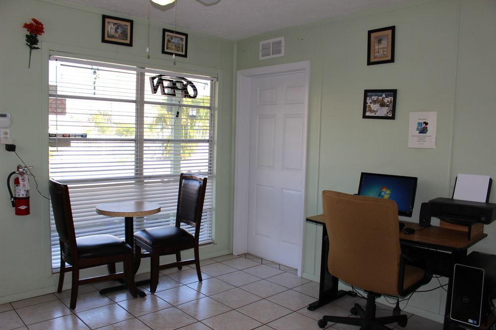 Sunshine Inn & Suites Venice, Florida Exterior photo