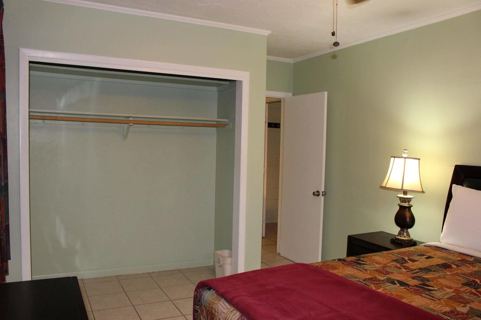 Sunshine Inn & Suites Venice, Florida Exterior photo