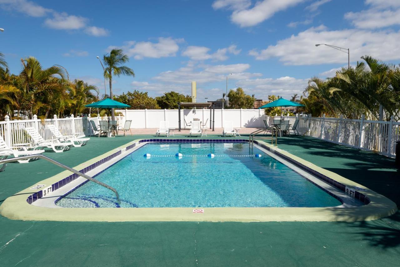 Sunshine Inn & Suites Venice, Florida Exterior photo